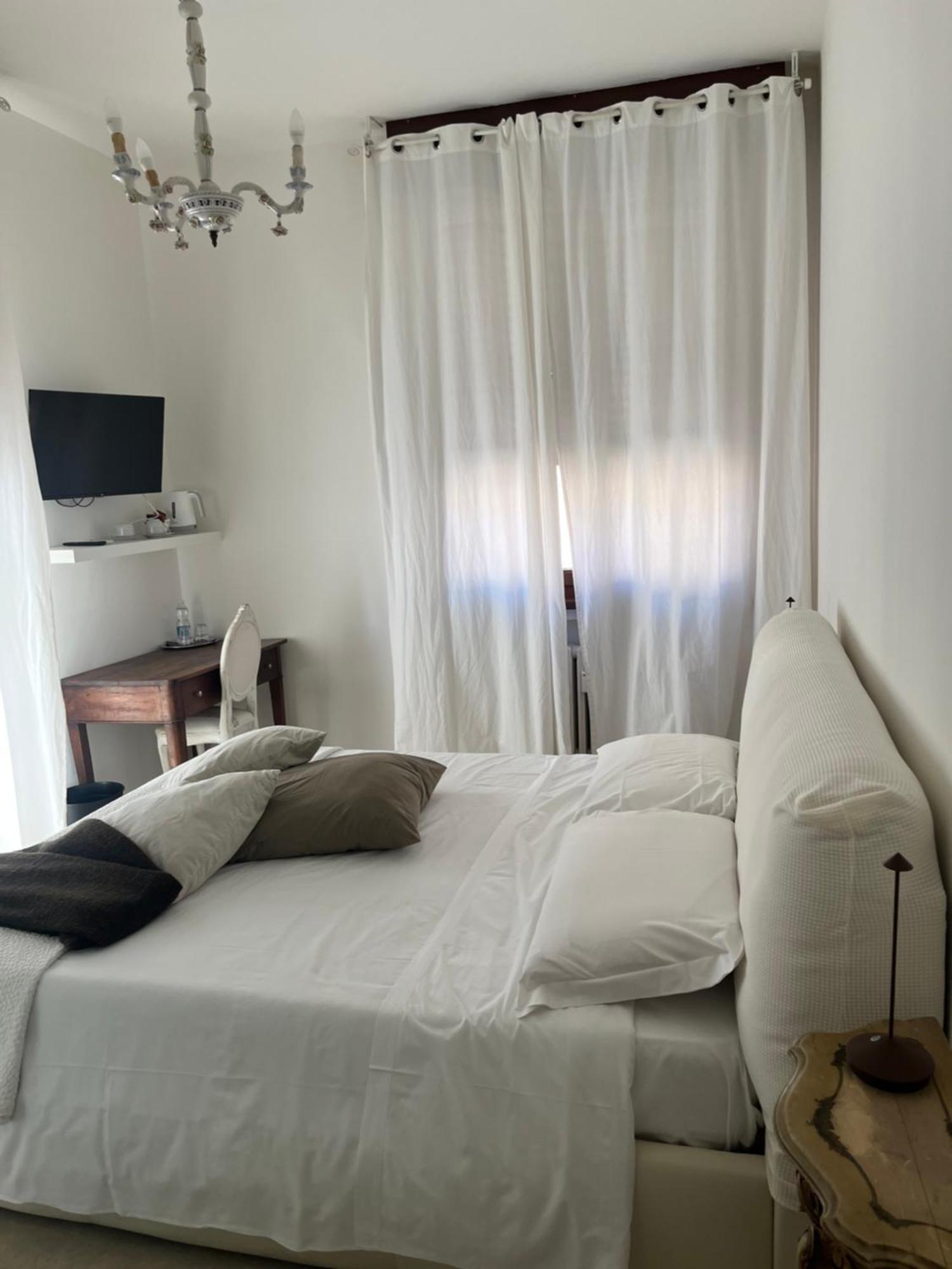 Fleur Blanche Bed & Breakfast 3*